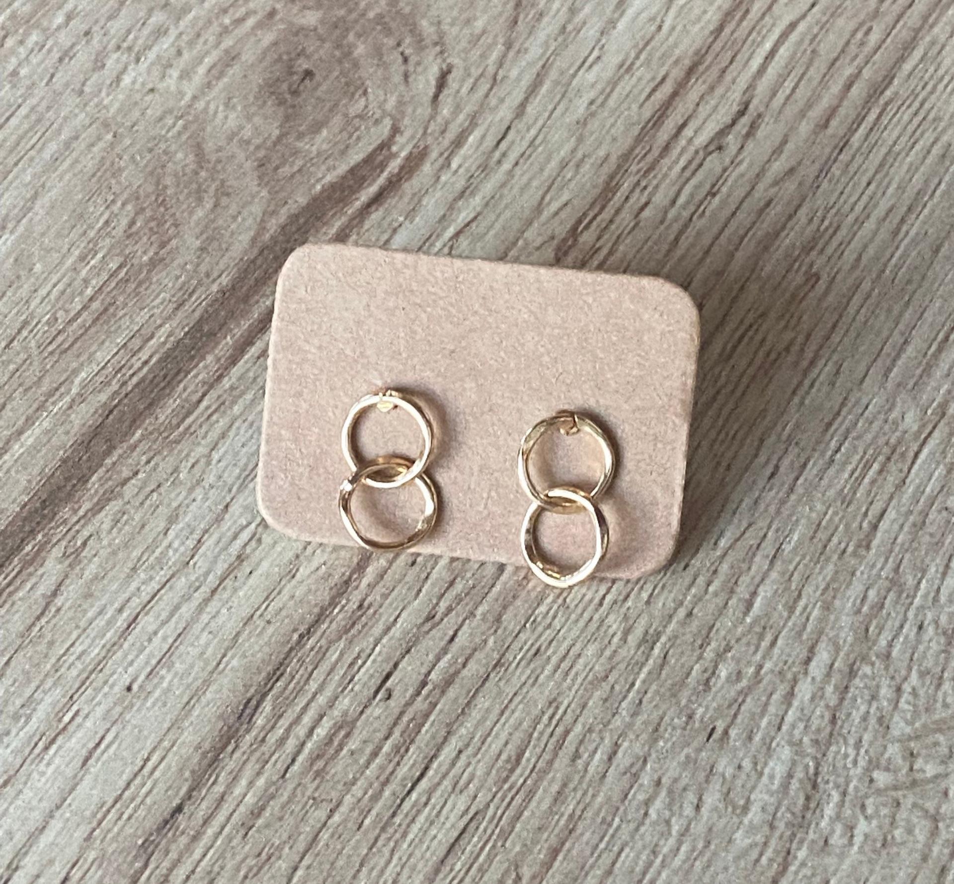Dainty Golden Interlocking Links Earrings